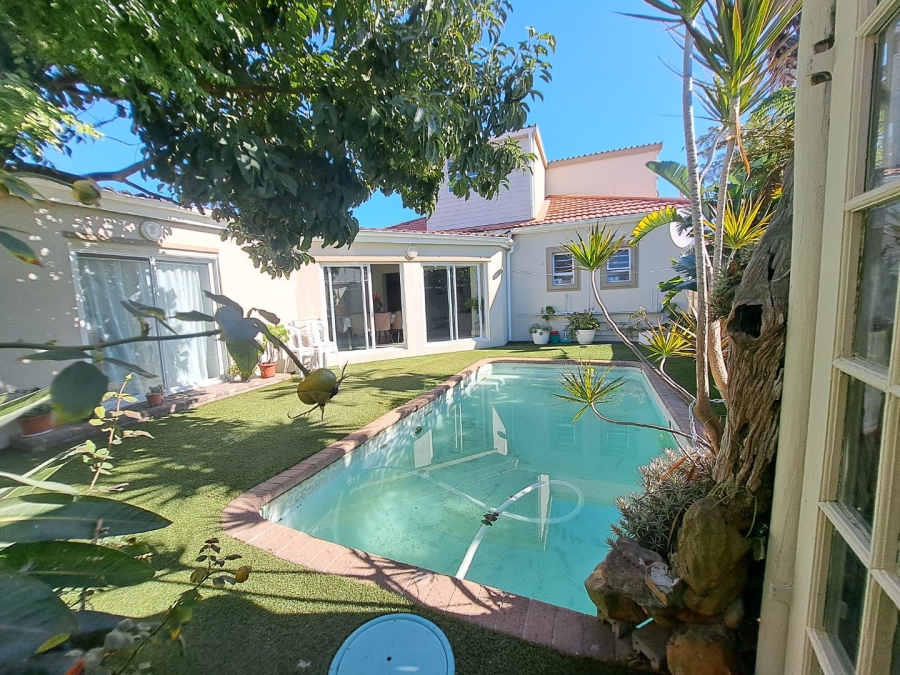 4 Bedroom Property for Sale in Lansdowne Western Cape